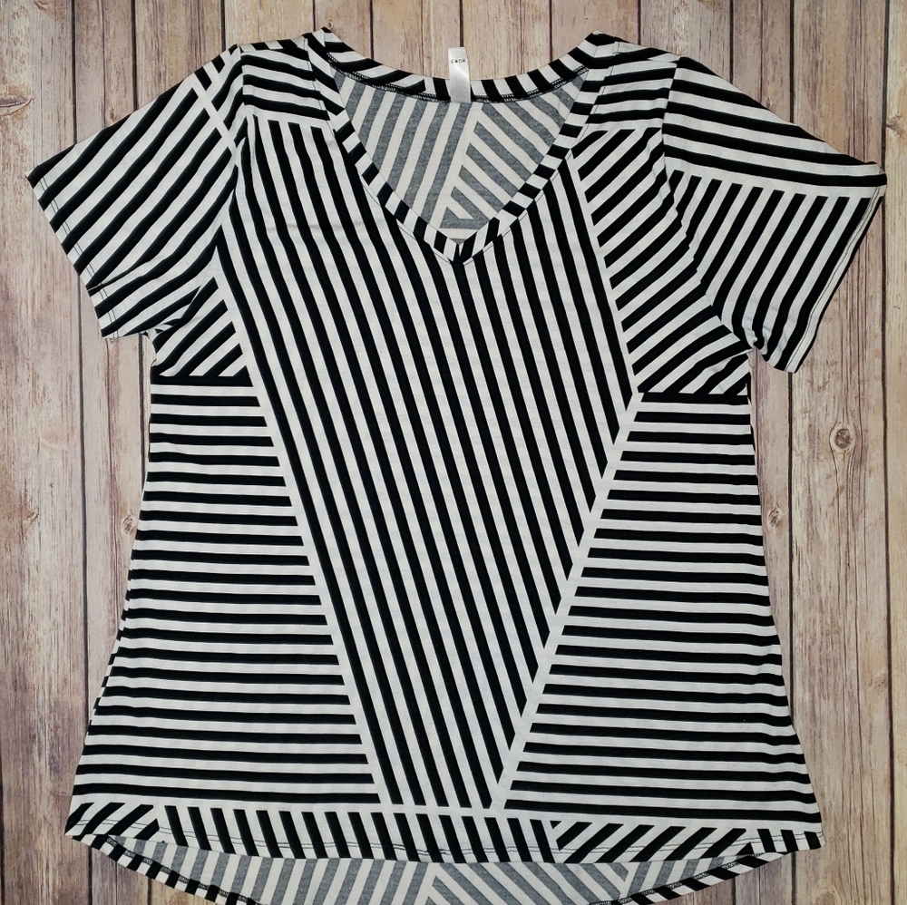 LuLaRoe size XL Christy tshirt